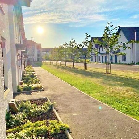 3 Bed House With Parking Near Airport Villa EDI Eksteriør billede
