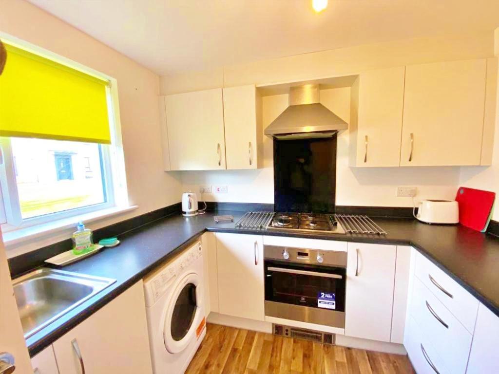 3 Bed House With Parking Near Airport Villa EDI Eksteriør billede