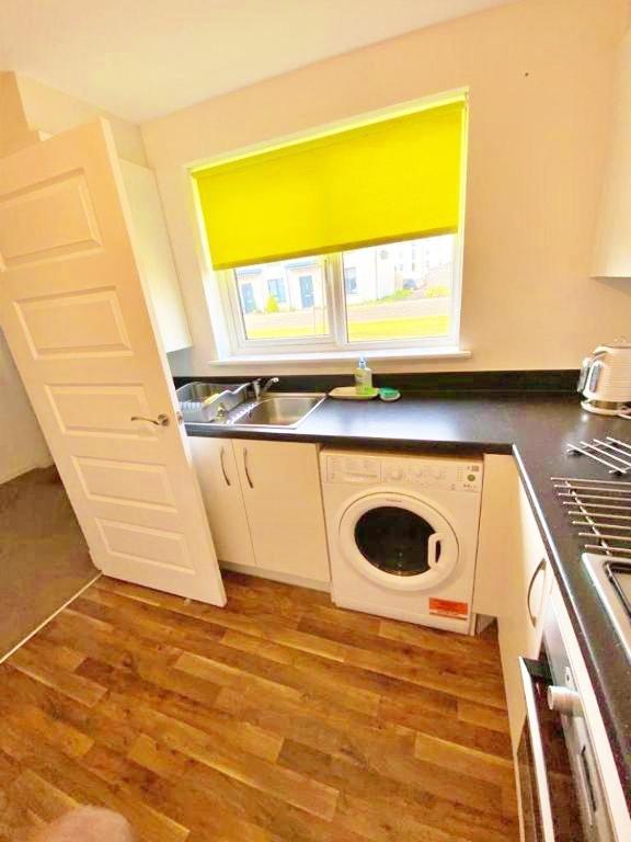 3 Bed House With Parking Near Airport Villa EDI Eksteriør billede